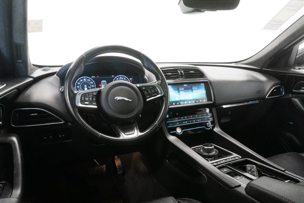 Used 2020 Jaguar F-PACE Prestige AWD/4WD image 16