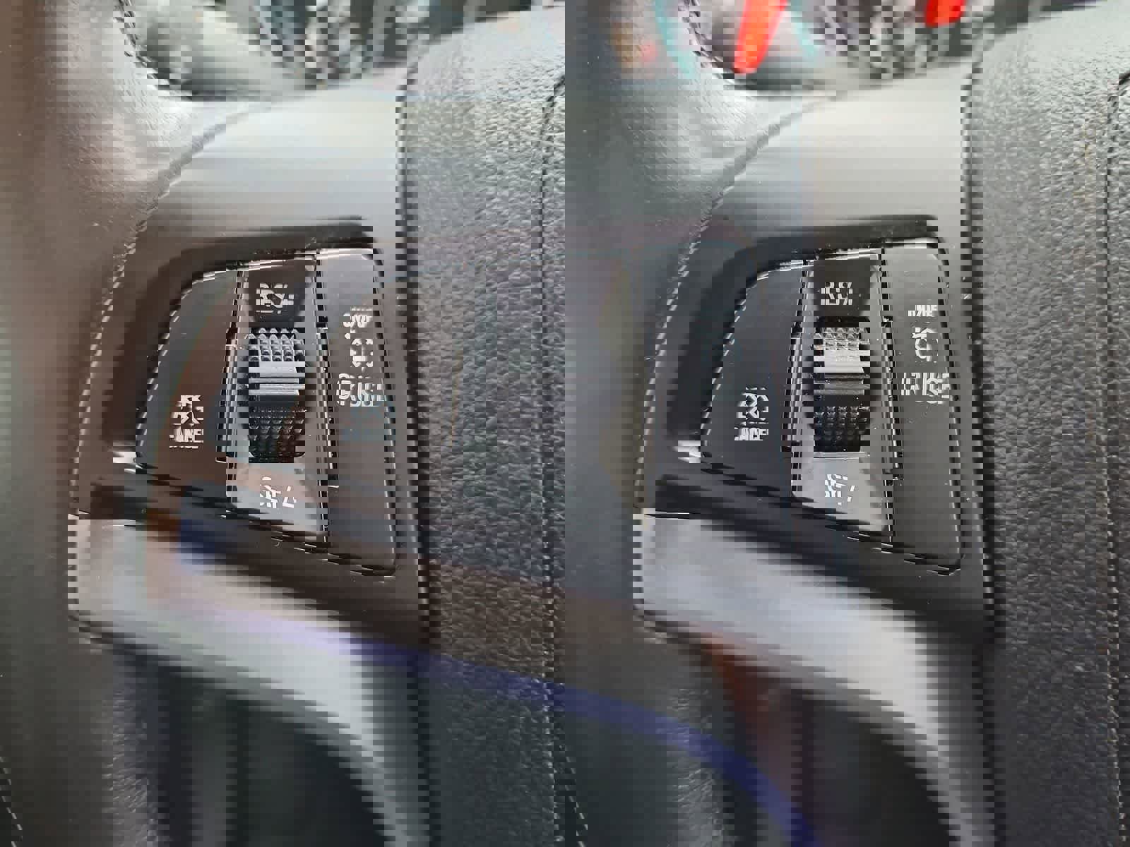 Used 2020 Chevrolet Trax LT w/ Sun & Sound Package AWD/4WD image 23