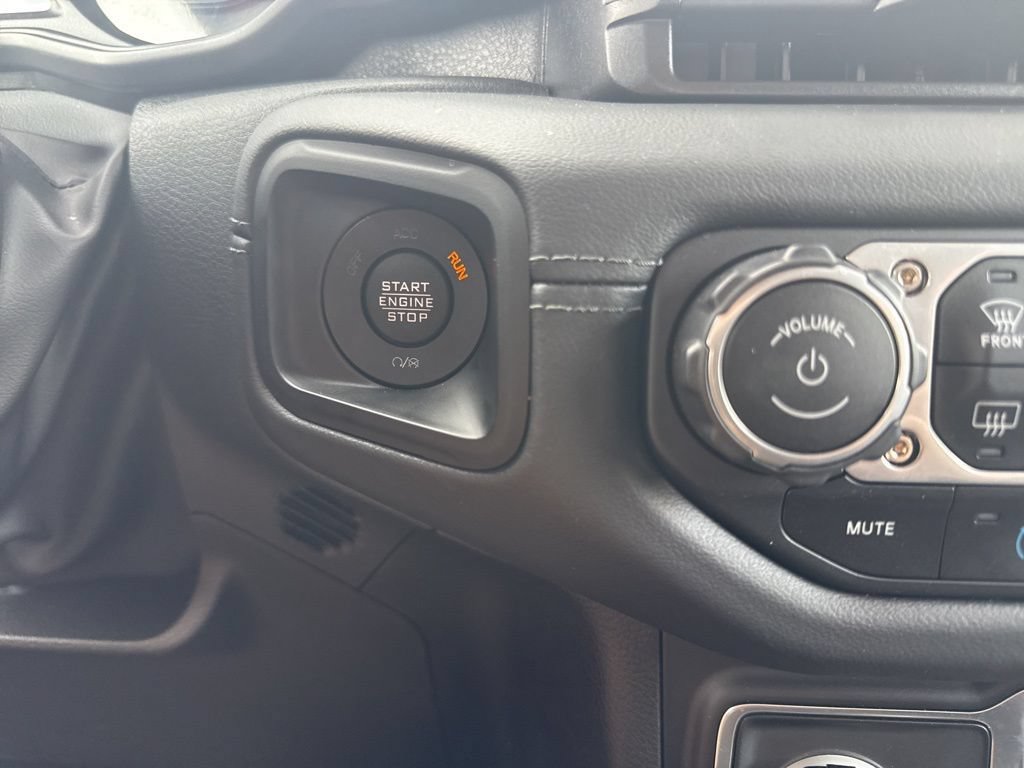Used 2025 Jeep Wrangler Unlimited Sahara w/ Safety Group AWD/4WD image 21