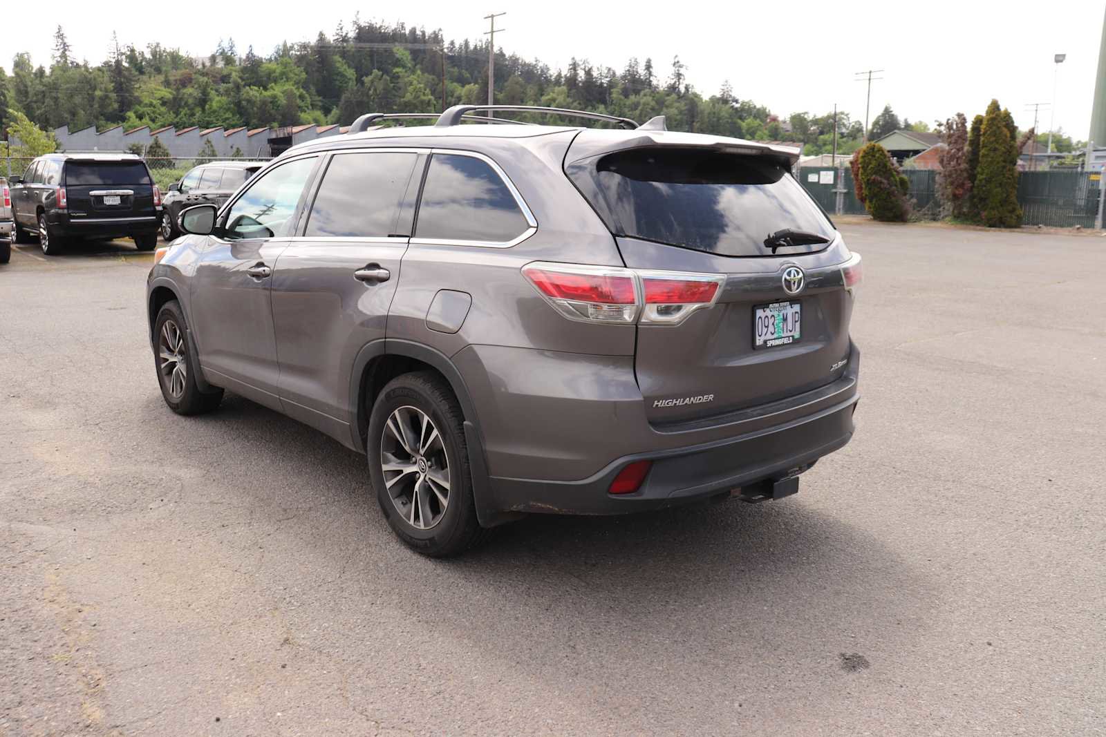 Used 2016 Toyota Highlander XLE AWD/4WD image 7