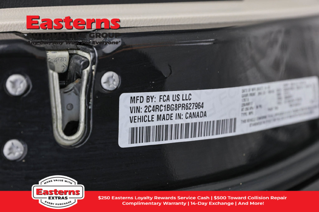 Used 2023 Chrysler Pacifica Touring-L FWD image 37