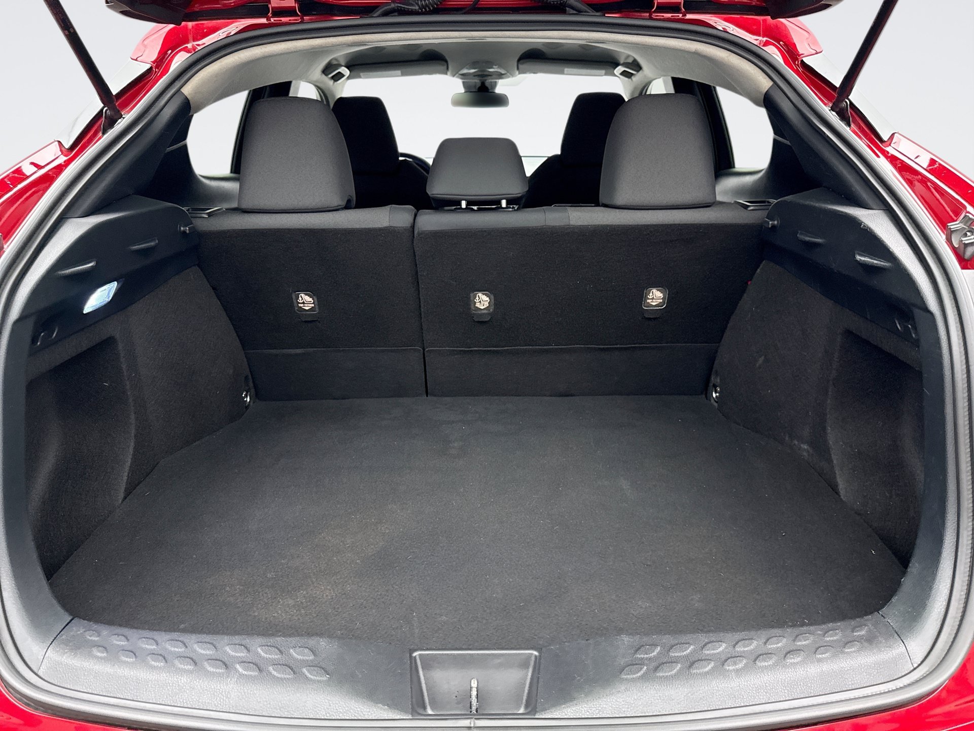 Used 2020 Toyota C-HR LE FWD image 18
