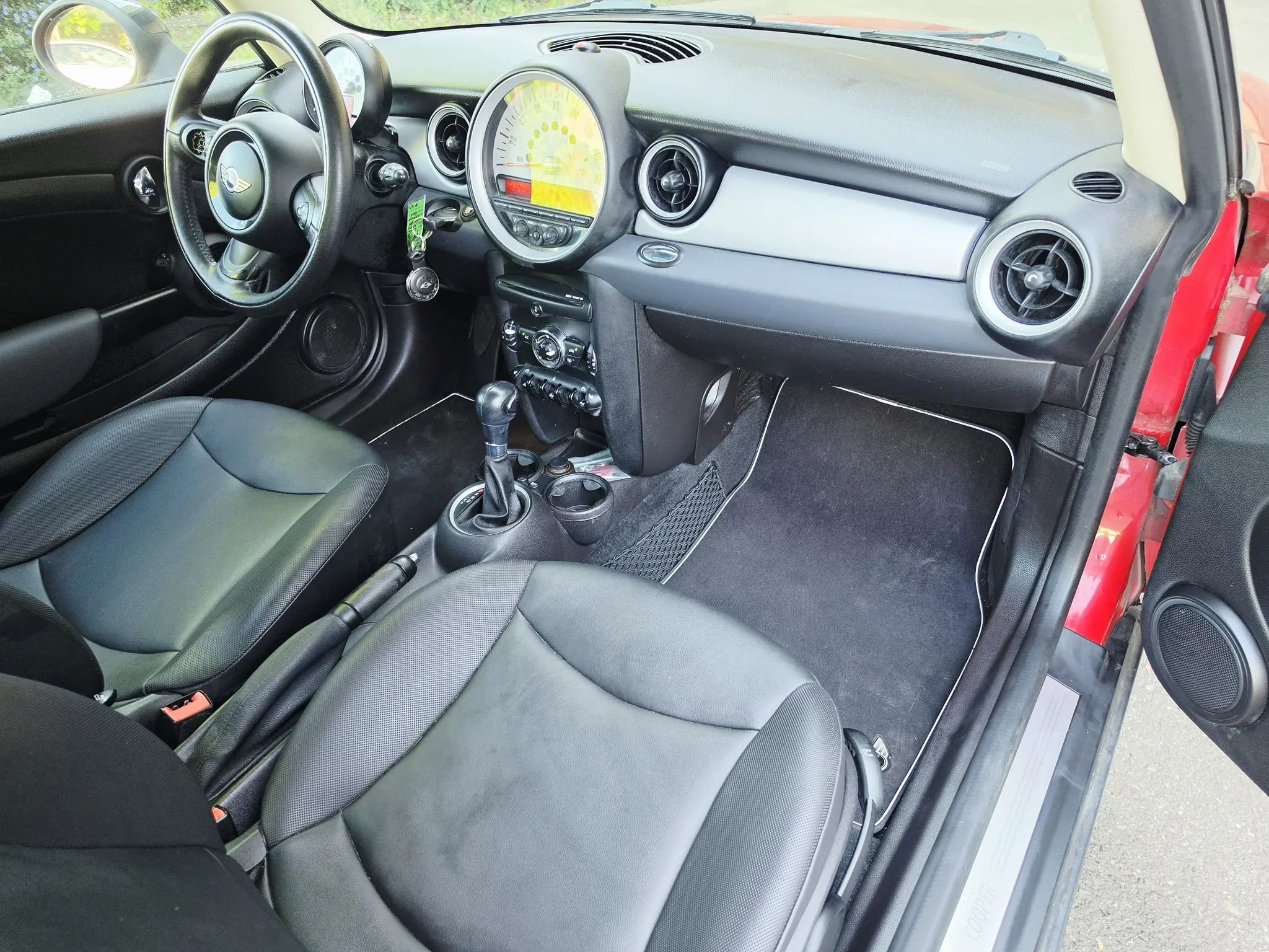 Used 2012 MINI Cooper Clubman FWD image 11