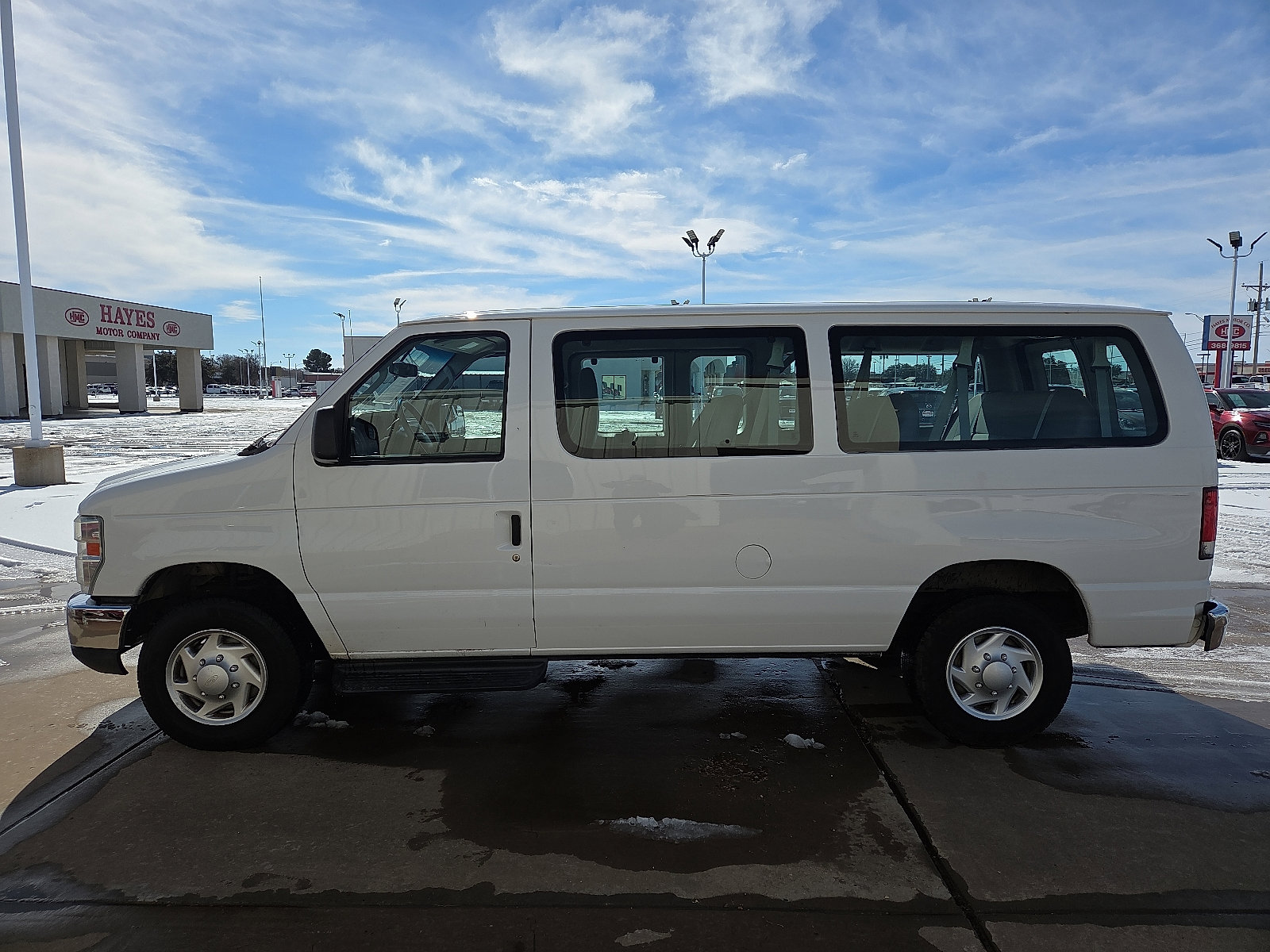 Used 2014 Ford E-350 and Econoline 350 XLT image 2