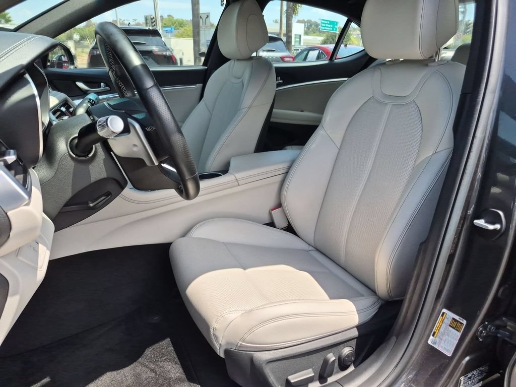 Used 2025 Genesis G70 2.5T RWD image 25