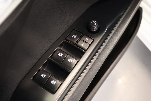 Used 2020 Toyota Camry SE w/ Carpet Mat Package FWD image 11
