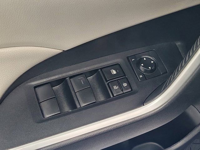Used 2021 Toyota RAV4 XLE FWD image 19