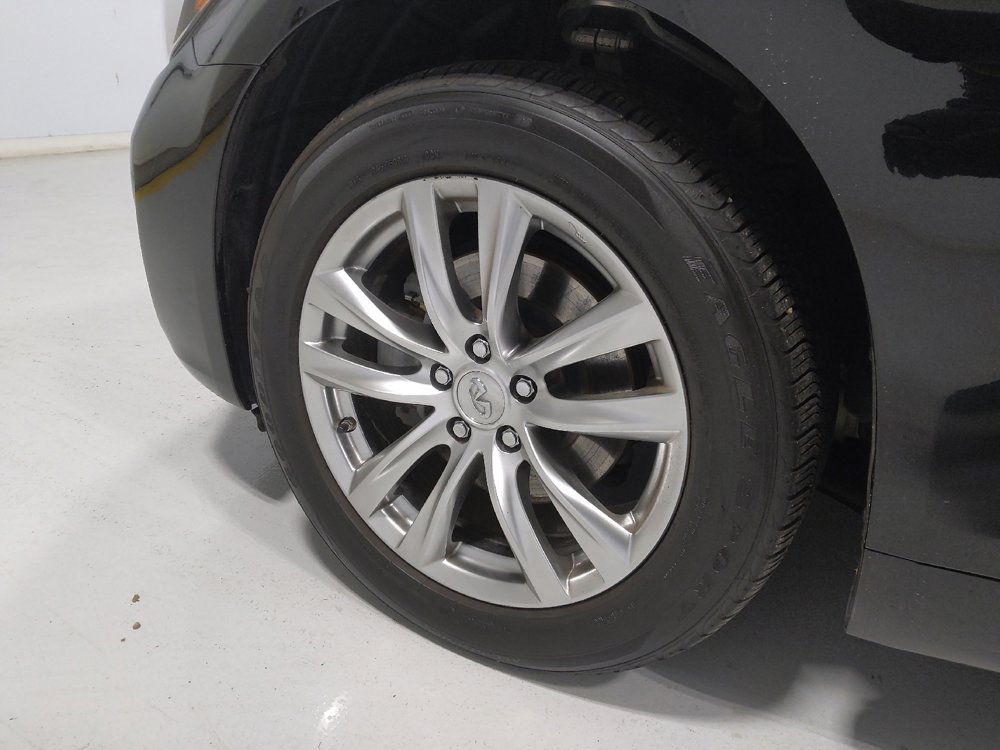 Used 2017 INFINITI Q70 3.7 image 31