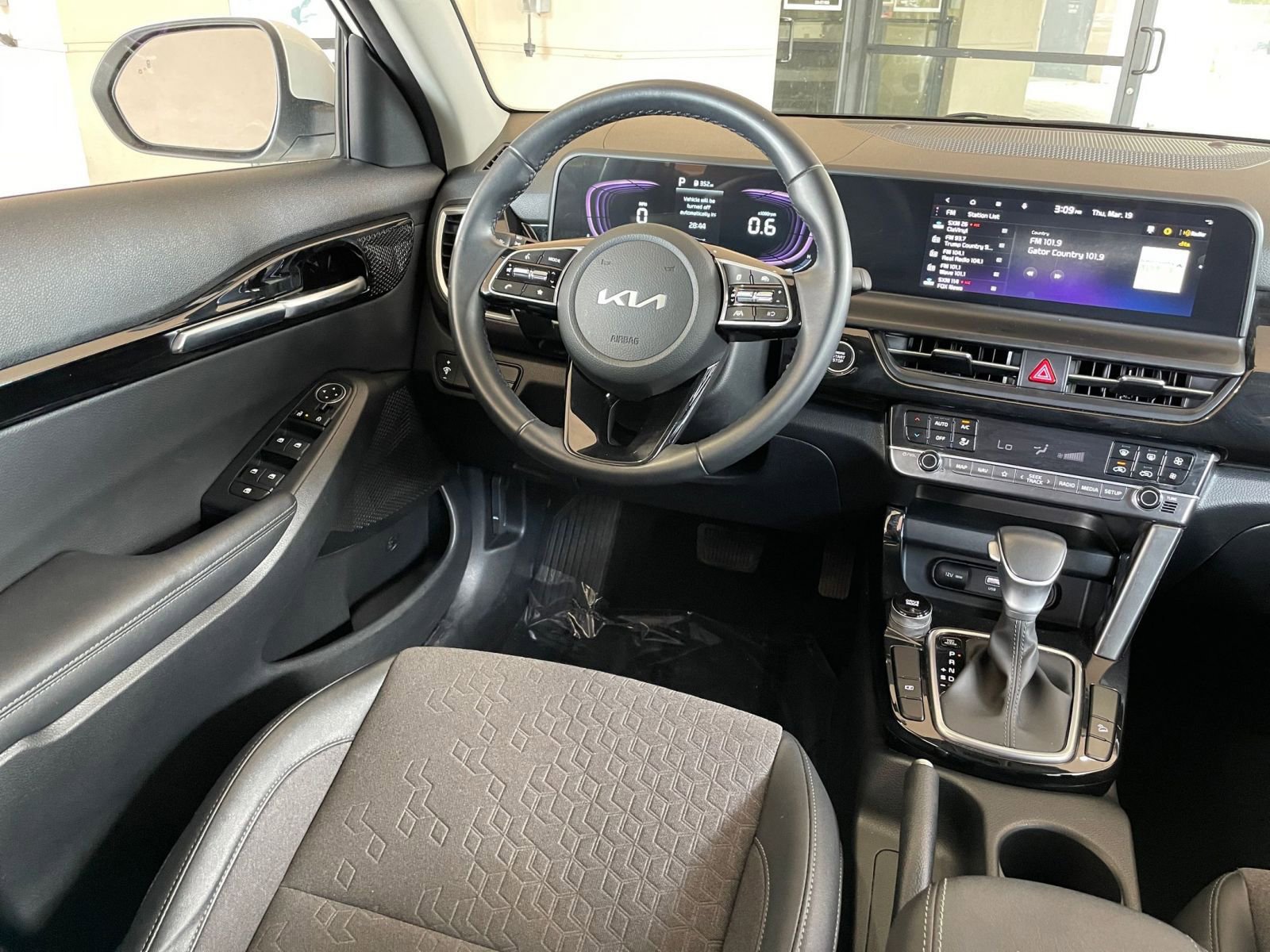 Used 2025 Kia Seltos S FWD image 35