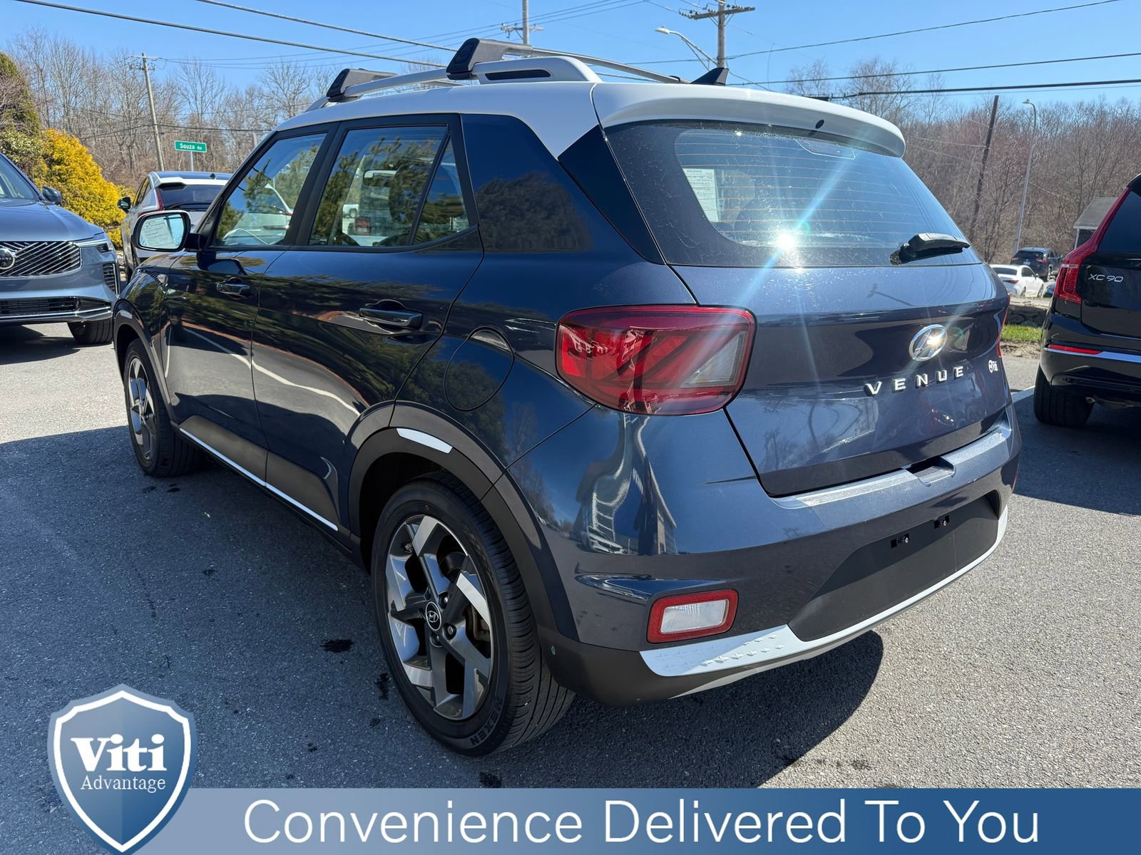 Used 2021 Hyundai Venue FWD image 6