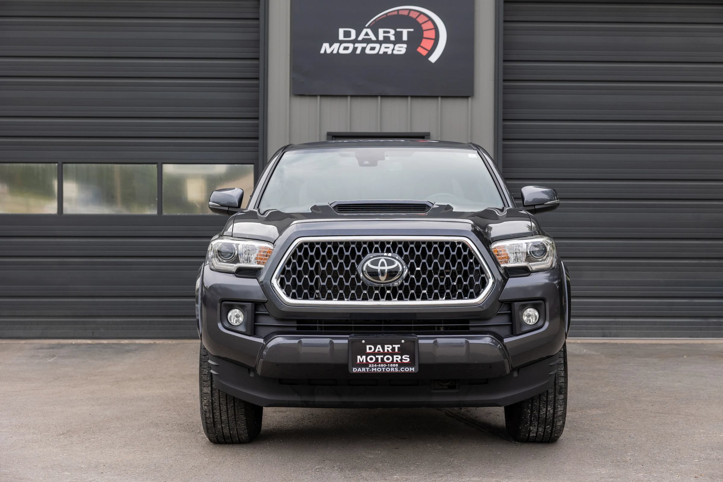 Used 2019 Toyota Tacoma TRD Sport AWD/4WD image 2