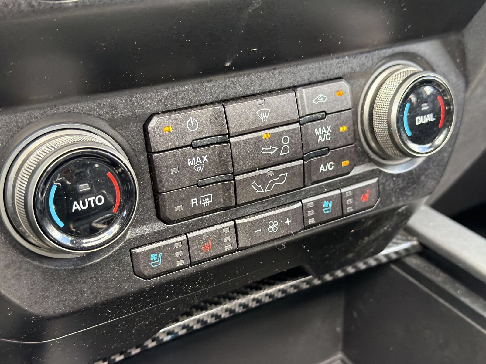 Used 2019 Ford F150 Raptor w/ Equipment Group 802A Luxury AWD/4WD image 34