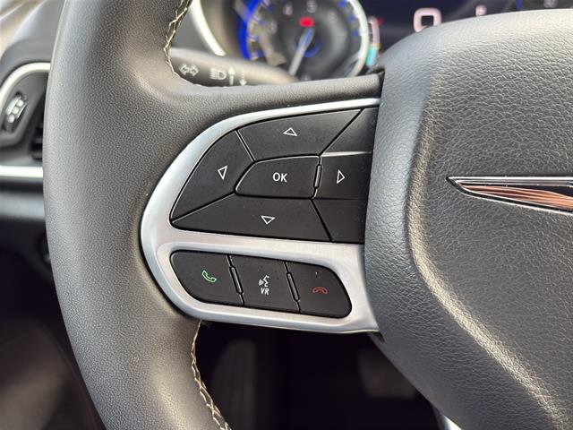 Used 2025 Chrysler Pacifica Select FWD image 20