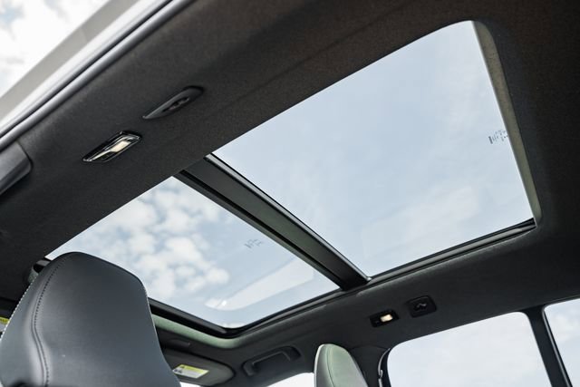 Used 2023 Volvo XC40 B5 Plus w/ Climate Package image 35