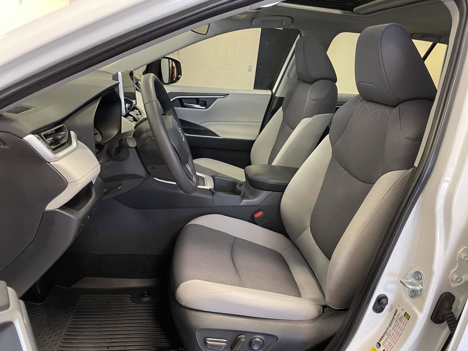 Used 2024 Toyota RAV4 XLE w/ Convenience Package image 17