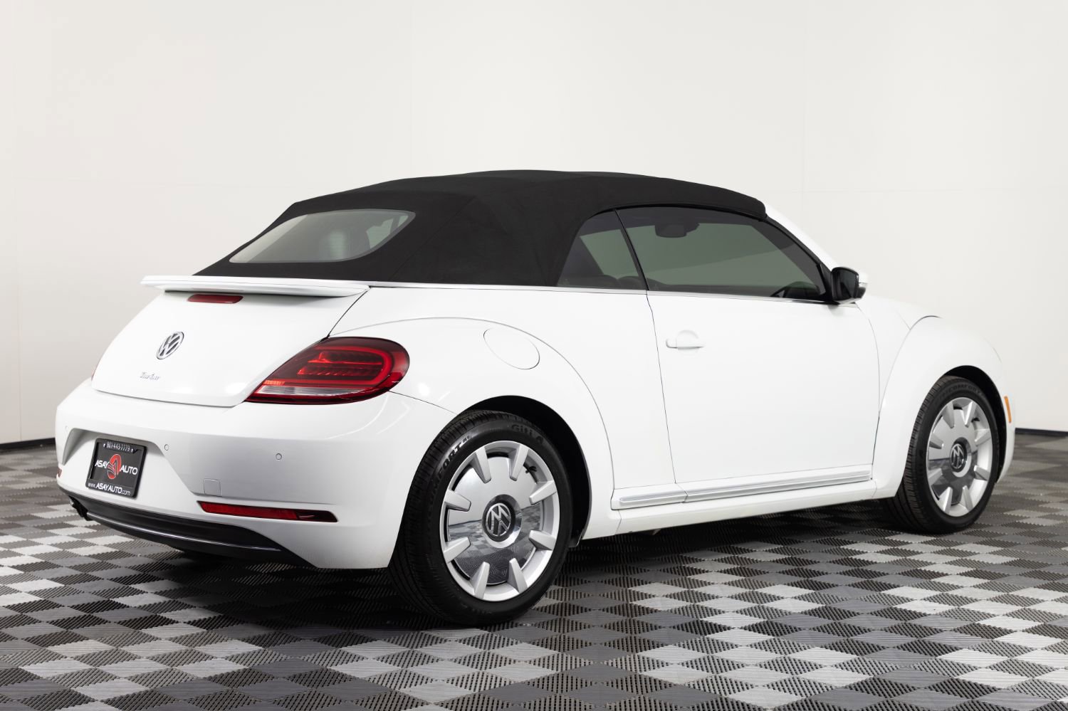 Used 2019 Volkswagen Beetle 2.0T SE w/ SE Premium Package FWD image 8