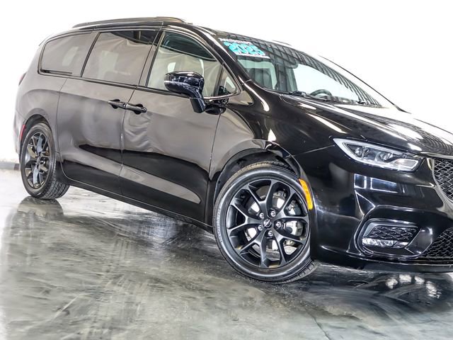 Used 2025 Chrysler Pacifica Limited FWD image 5
