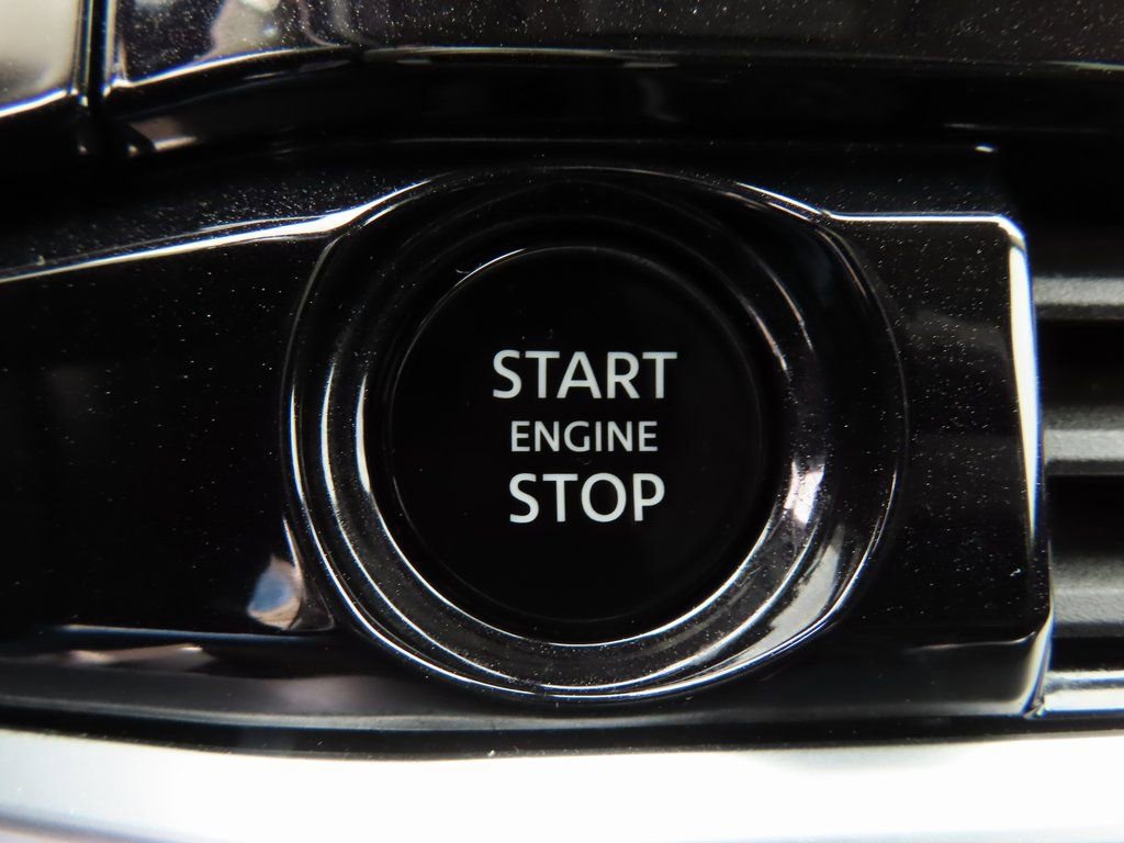 Used 2025 Nissan Pathfinder SV image 10