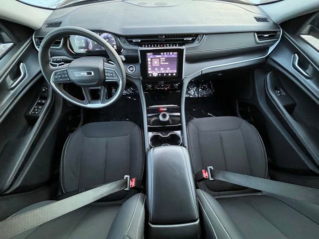 Used 2023 Jeep Grand Cherokee Laredo image 22