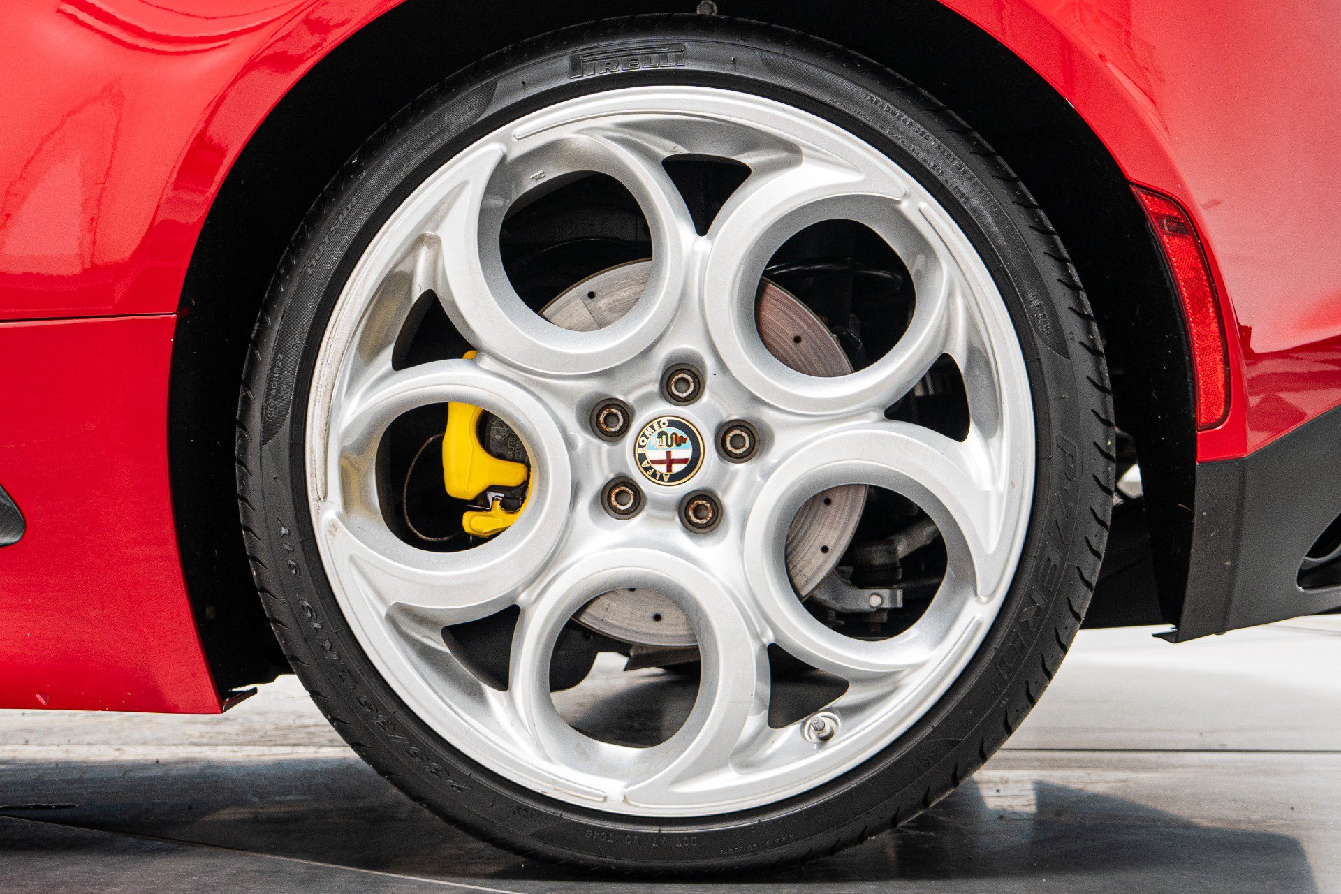 Used 2016 Alfa Romeo 4C Coupe w/ Convenience Group - Coupe RWD image 11