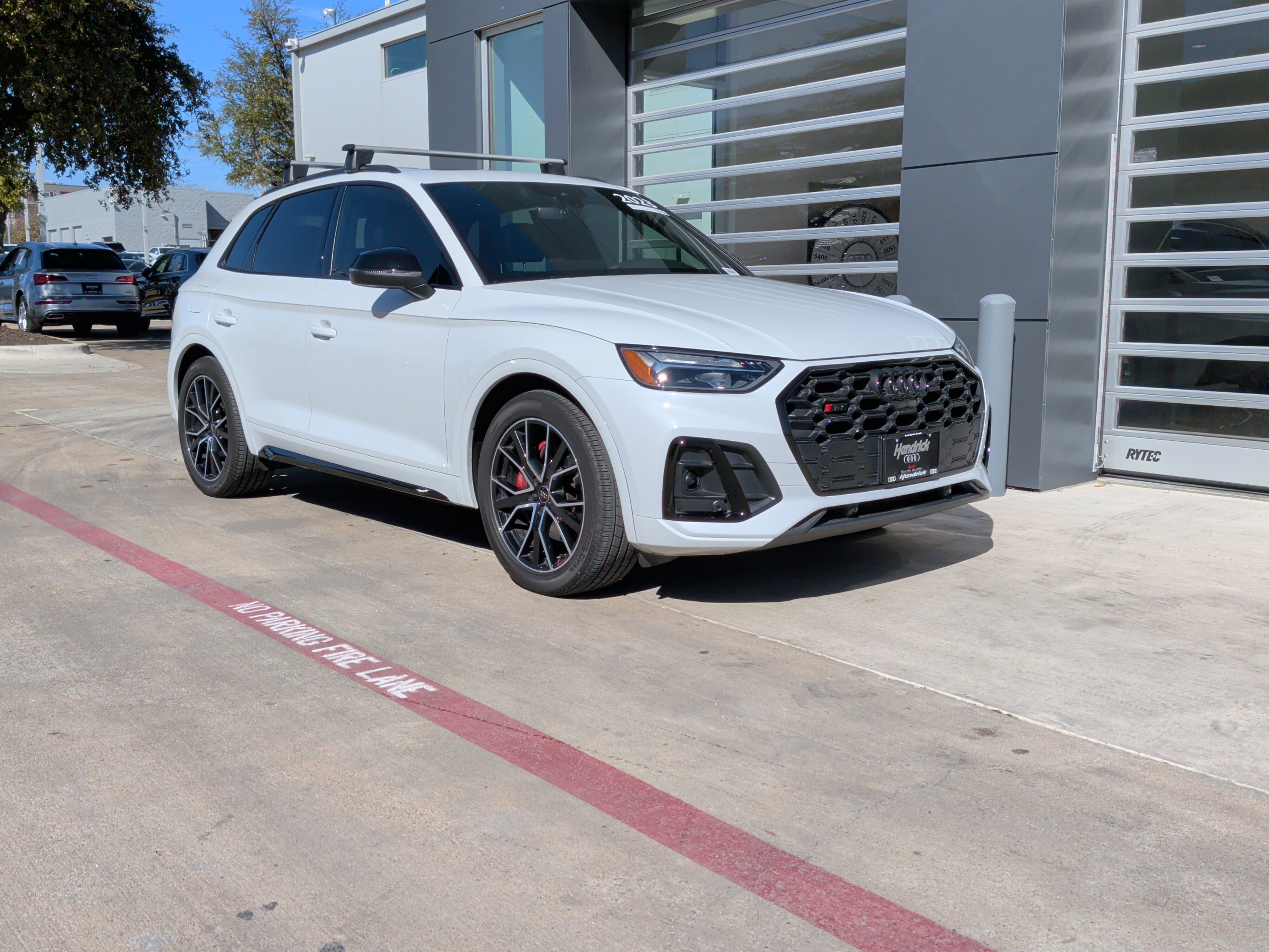 Used 2024 Audi SQ5 Premium Plus w/ Premium Plus Package image 2