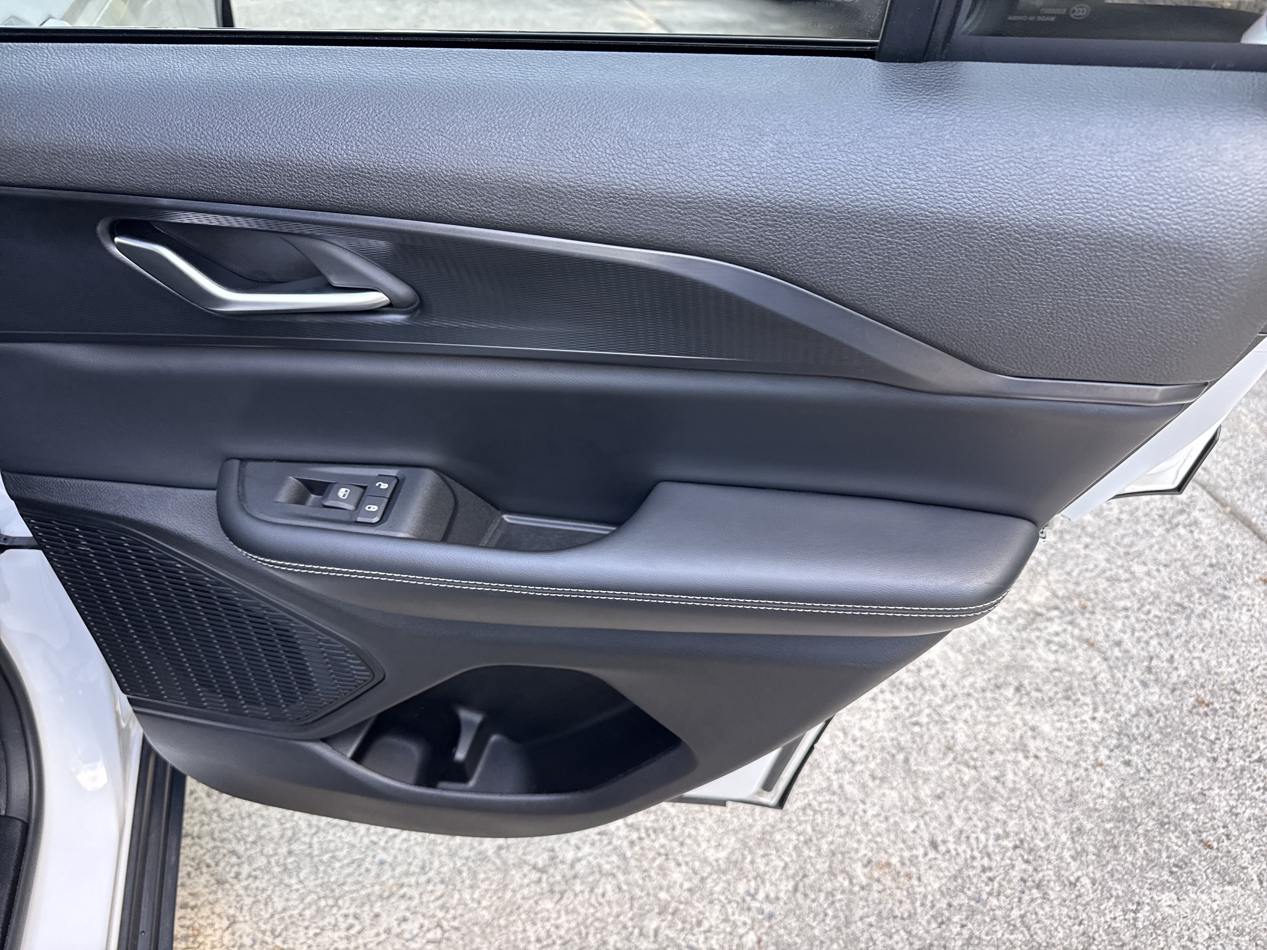 Used 2023 Jeep Grand Cherokee Altitude AWD/4WD image 15