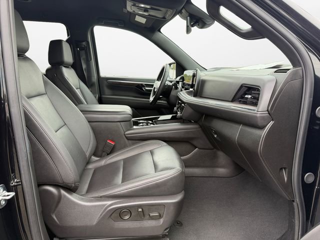 Used 2025 Chevrolet Suburban Z71 AWD/4WD image 15