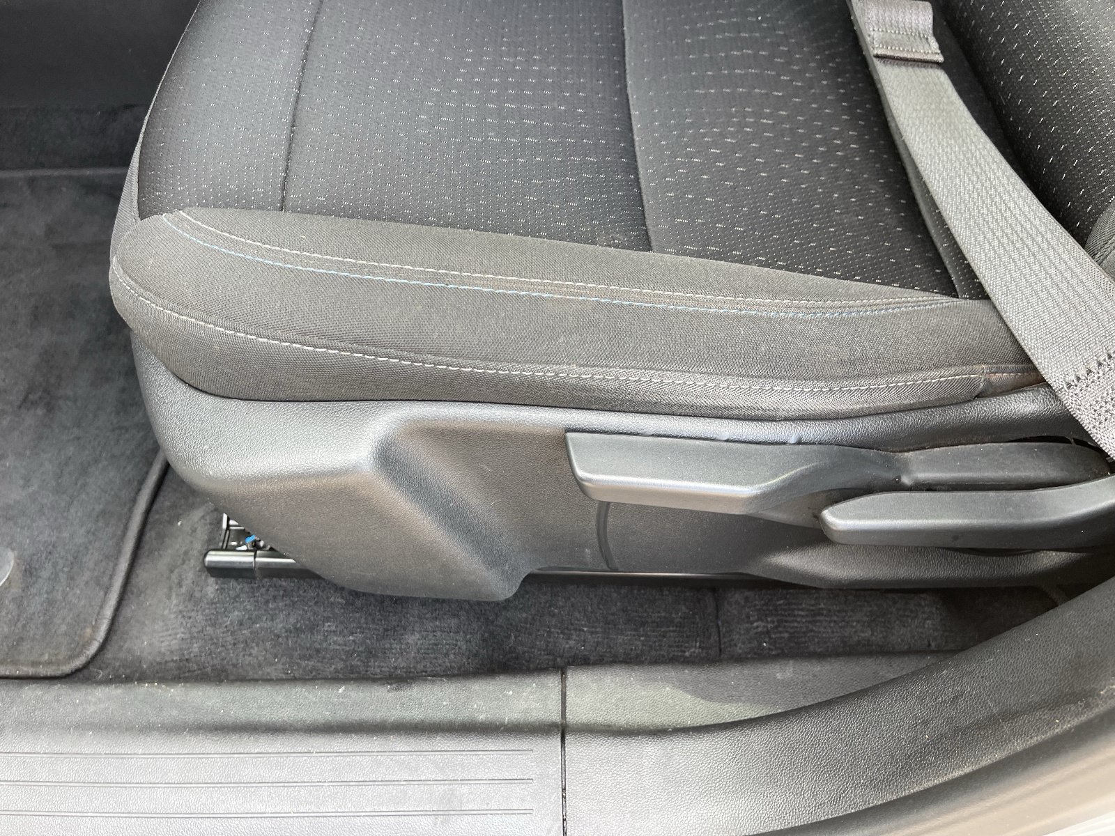 Used 2025 Chevrolet Equinox EV LT FWD image 21