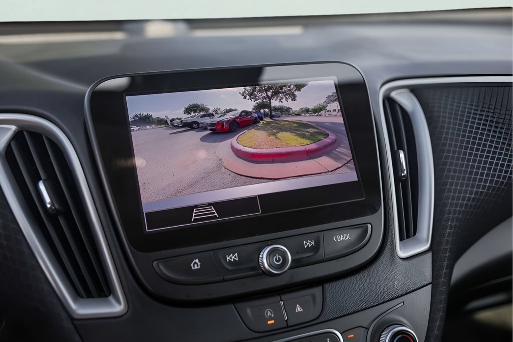 Used 2025 Chevrolet Malibu LT FWD image 20
