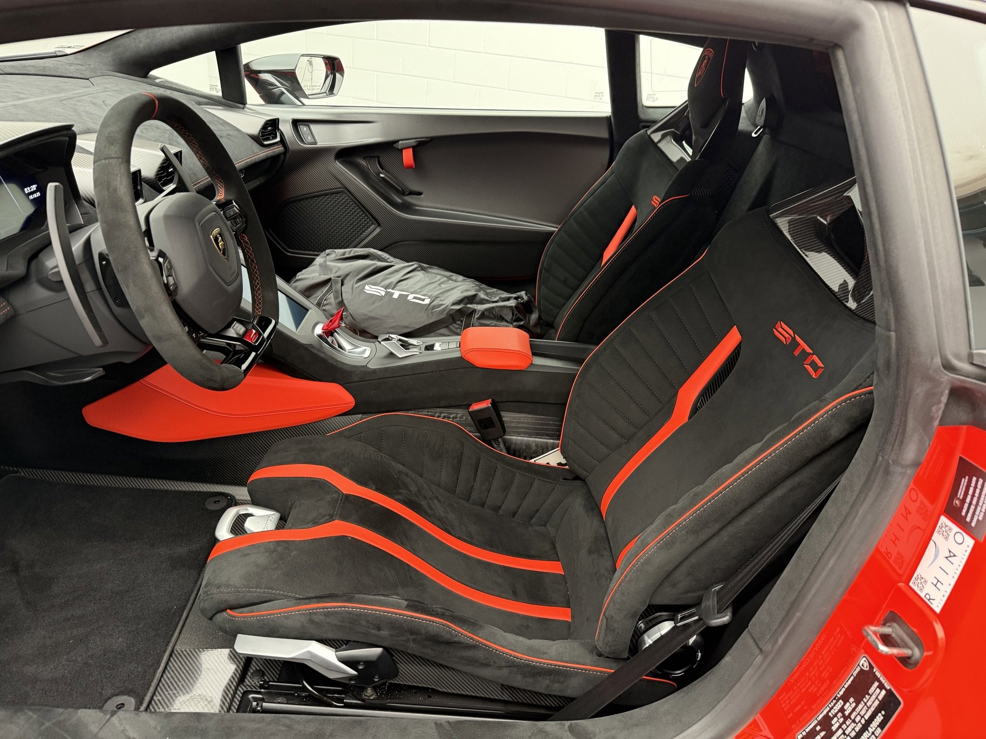 Used 2024 Lamborghini Huracan STO image 2
