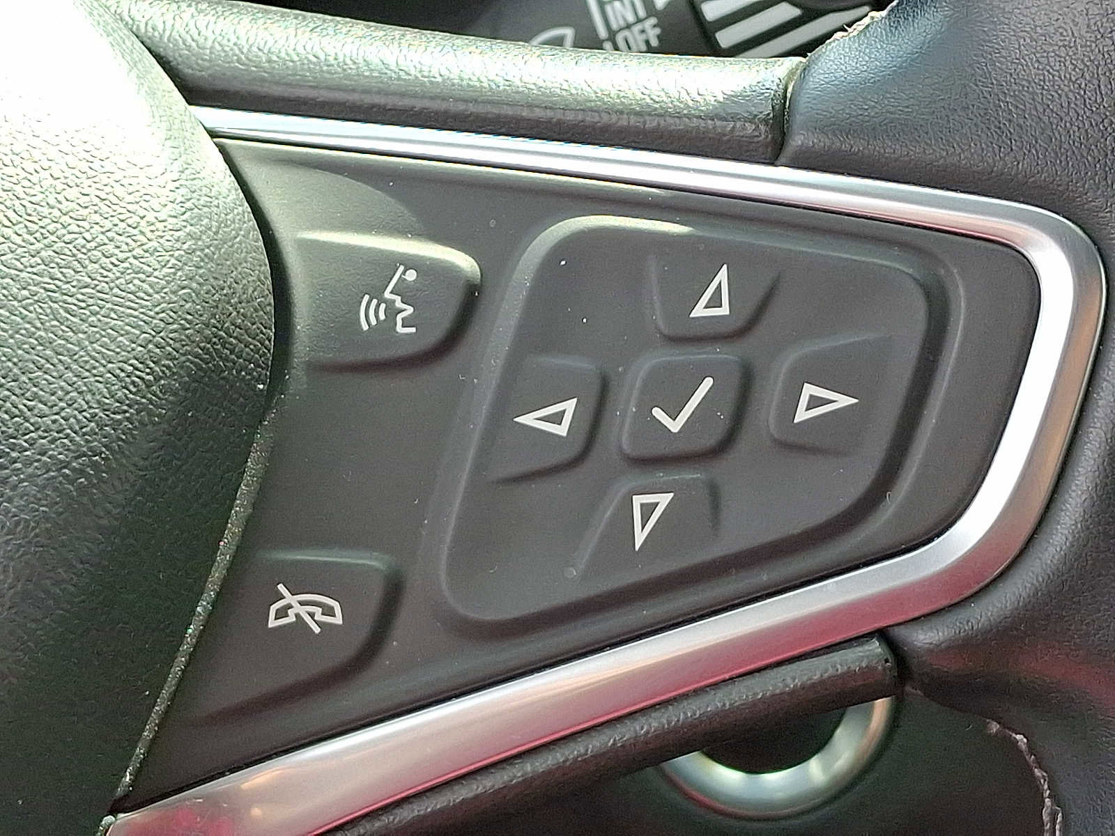 Used 2023 Chevrolet Equinox LT image 23