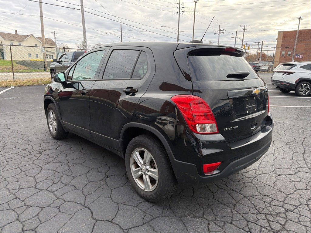 Certified 2022 Chevrolet Trax LS w/ Tint and Cruise Package image 5
