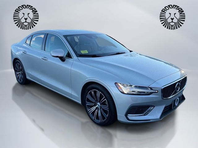Used 2022 Volvo S60 T8 Inscription w/ Climate Package image 3