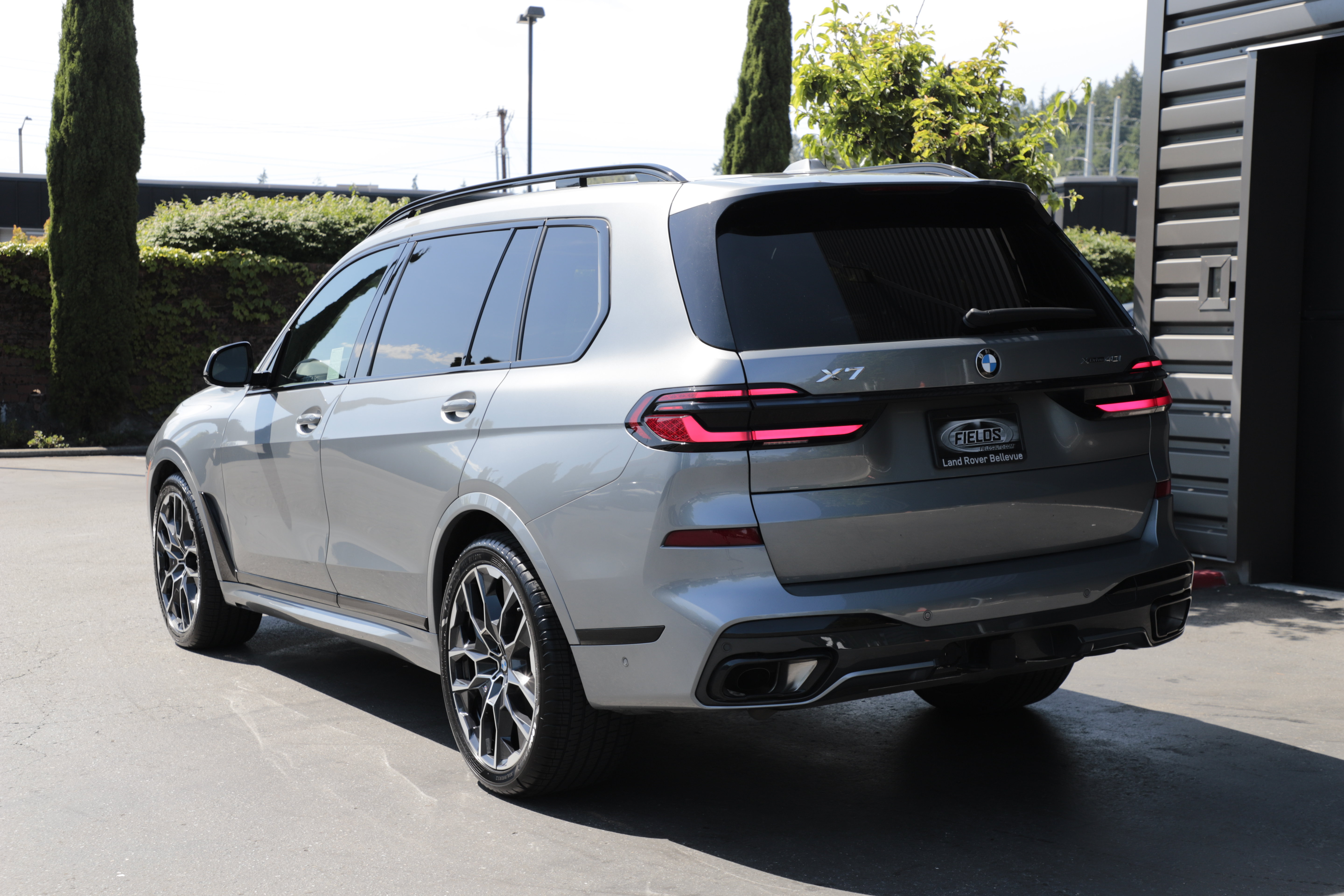 Used 2024 BMW X7 xDrive40i w/ M Sport Package AWD/4WD image 6