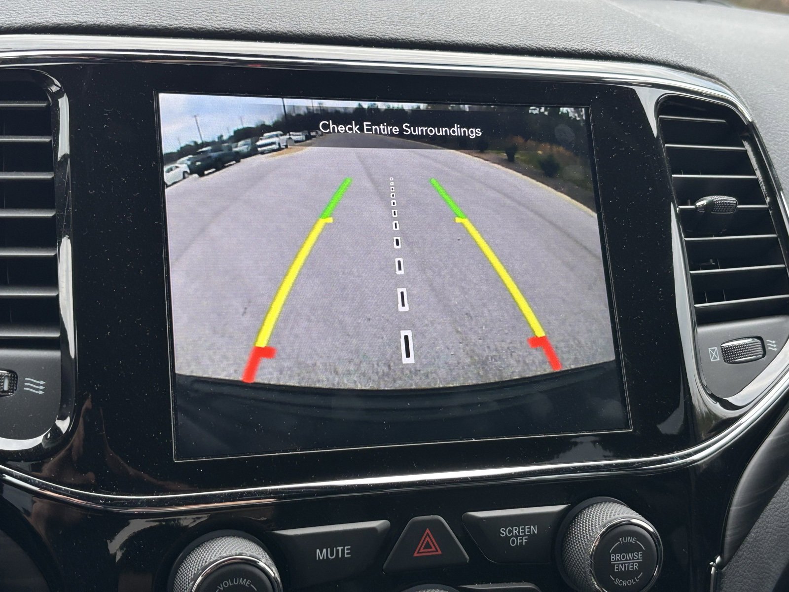 Used 2022 Jeep Grand Cherokee Laredo X image 7