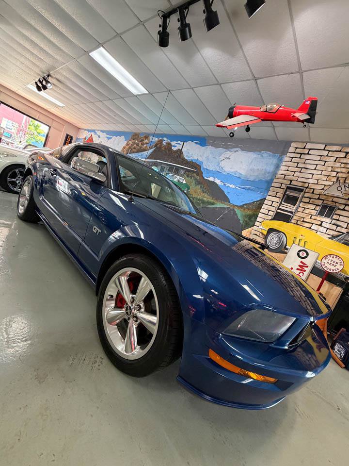 Used 2006 Ford Mustang GT Premium RWD image 3