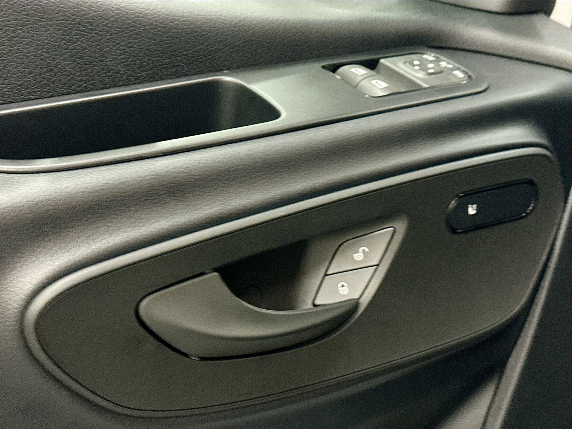 Used 2025 Mercedes-Benz Sprinter 2500 image 18