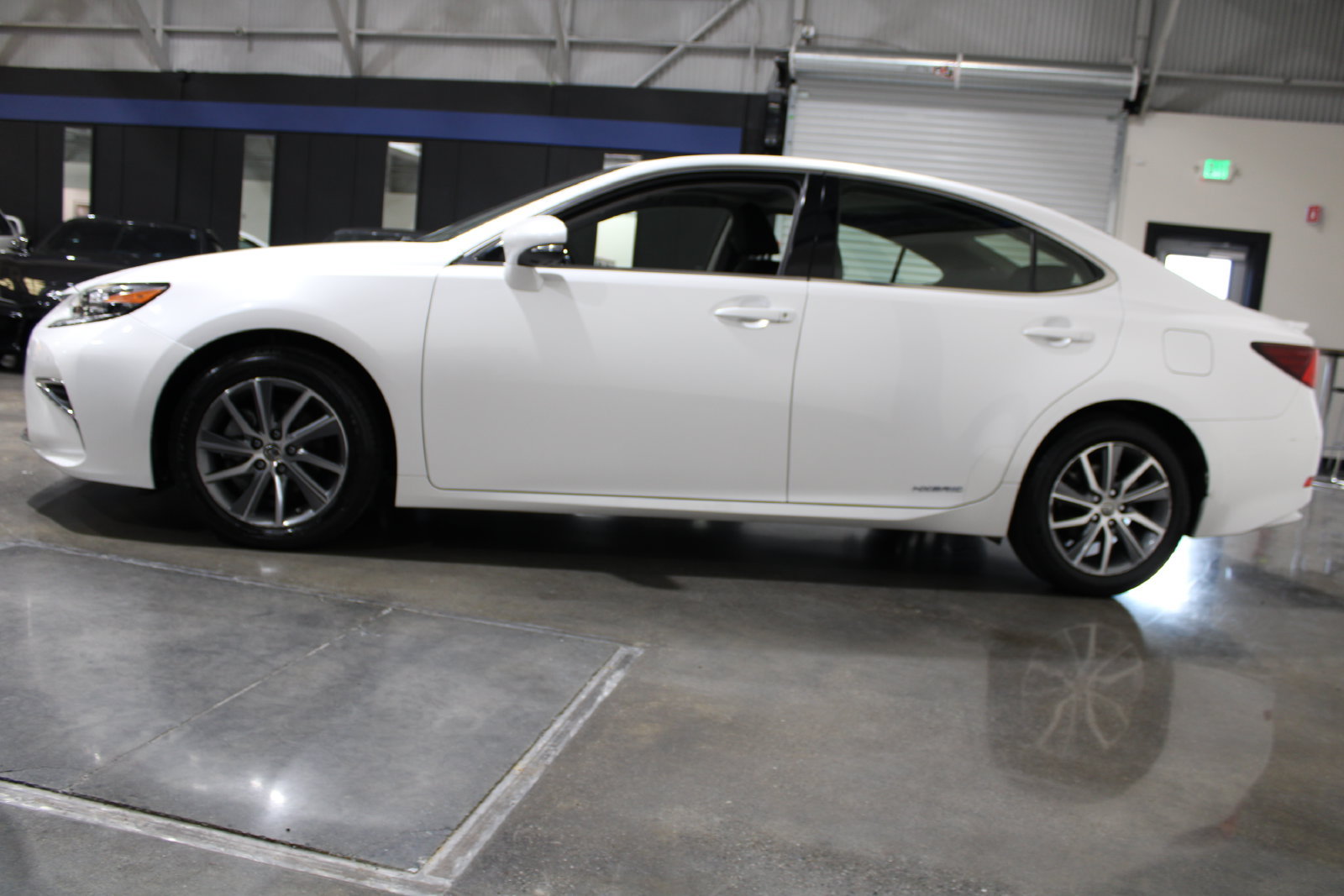 Used 2018 Lexus ES 300h w/ Navigation Package FWD image 6