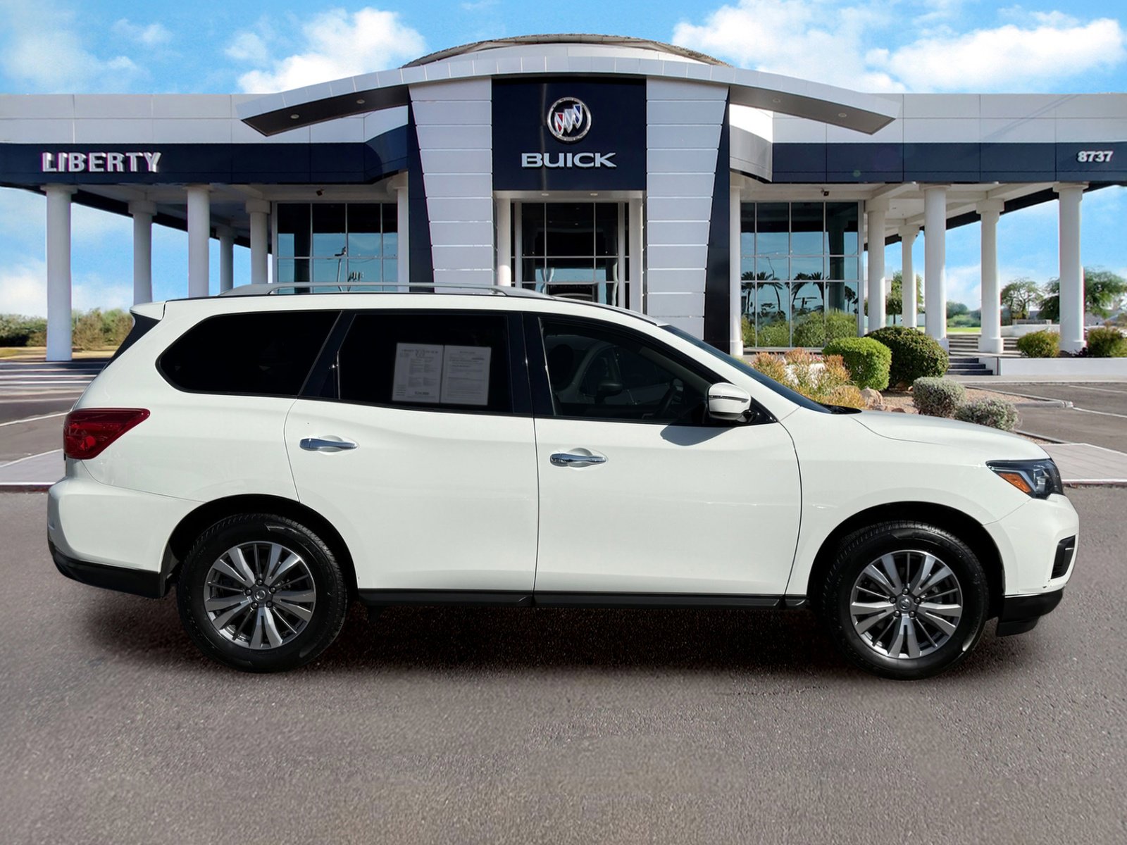 Used 2020 Nissan Pathfinder S AWD/4WD image 2