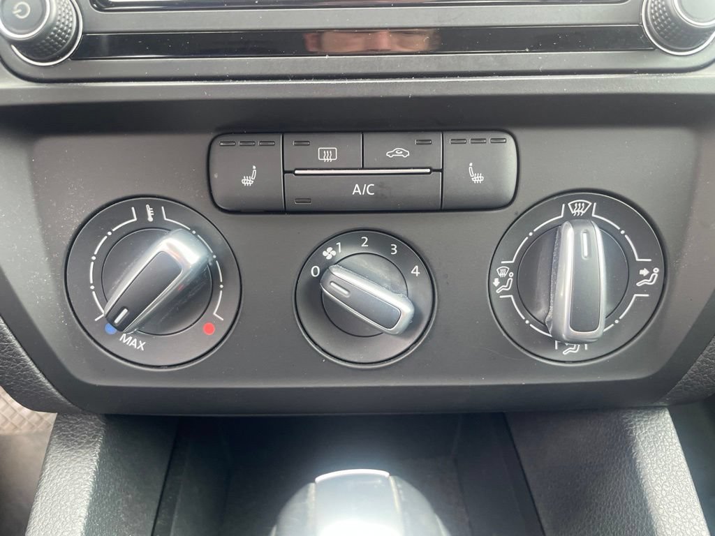 Used 2017 Volkswagen Jetta SE FWD image 19