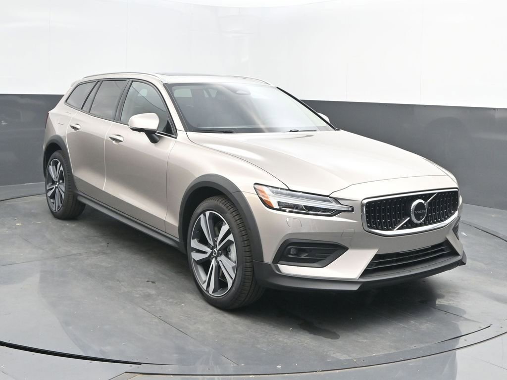New 2026 Volvo V60 B5 Cross Country Plus w/ Protection Package Premier image 9