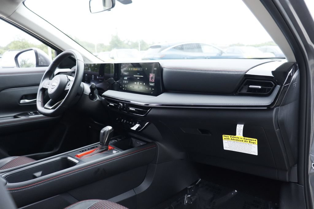 Used 2025 Nissan Kicks SR w/ SR Premium Package AWD/4WD image 20