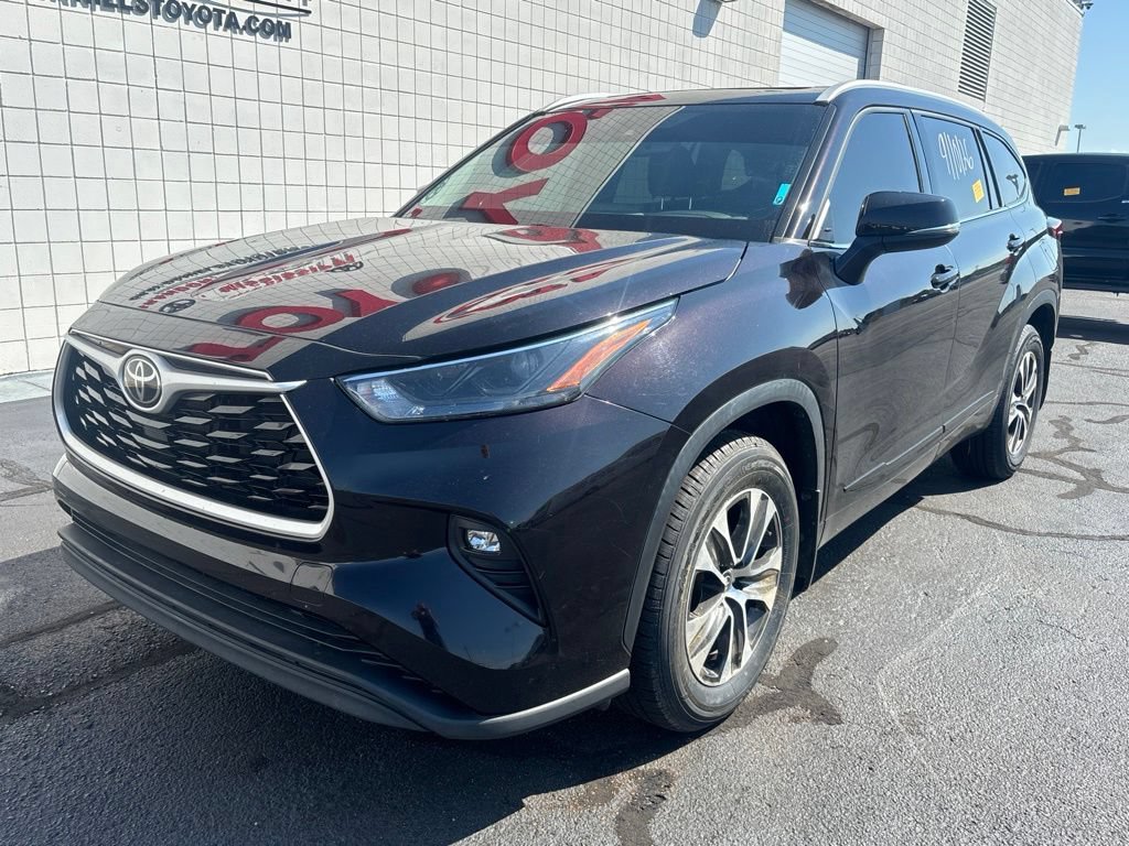 Used 2022 Toyota Highlander XLE AWD/4WD image 1