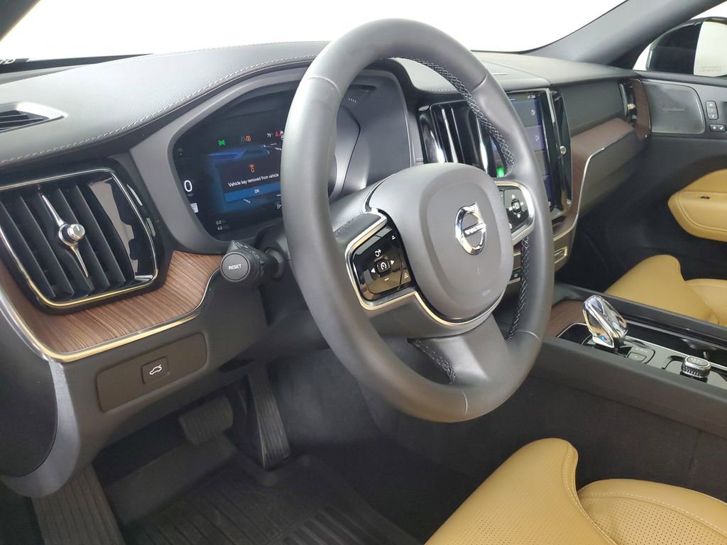 Used 2024 Volvo XC60 B5 Ultimate w/ Protection Package Premier image 26