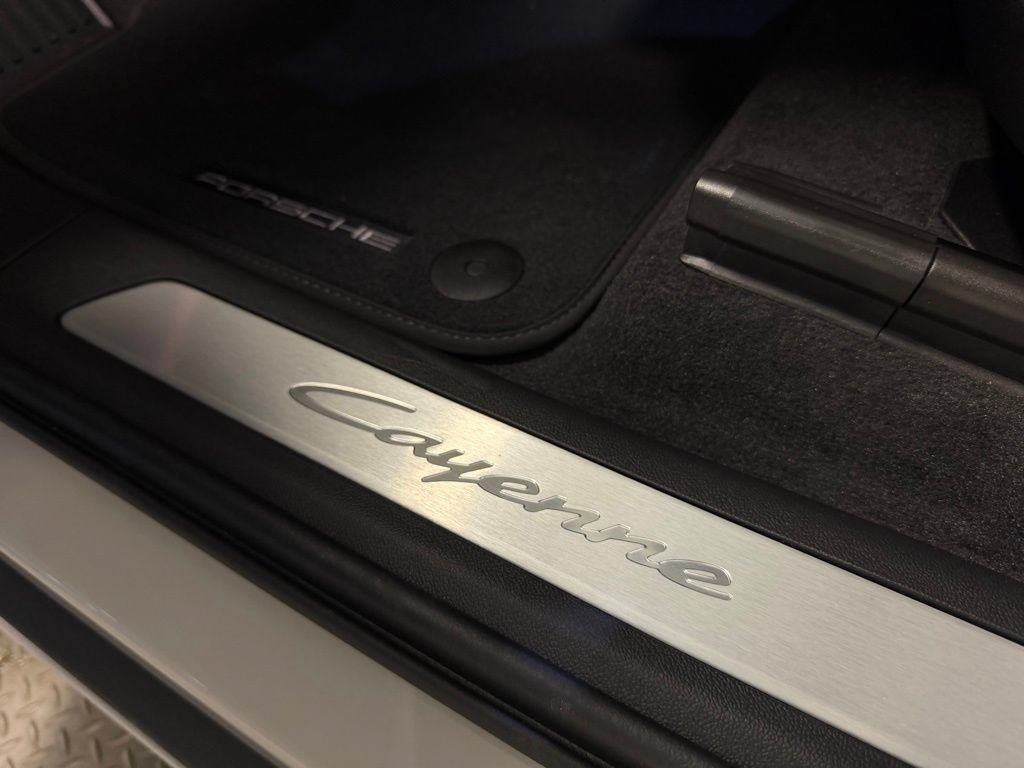 Certified 2026 Porsche Cayenne E-Hybrid AWD/4WD image 12