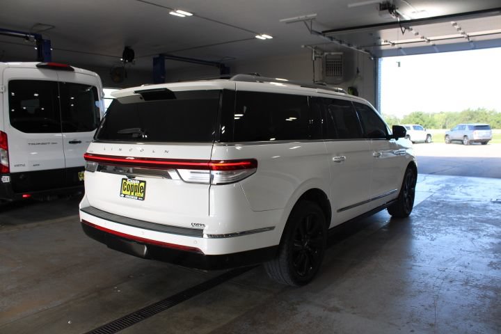 Used 2022 Lincoln Navigator L Reserve AWD/4WD image 9