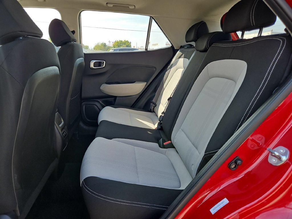 Used 2025 Hyundai Venue SEL FWD image 27