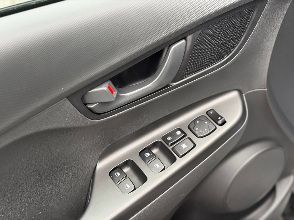 Used 2022 Hyundai Kona SE AWD/4WD image 16