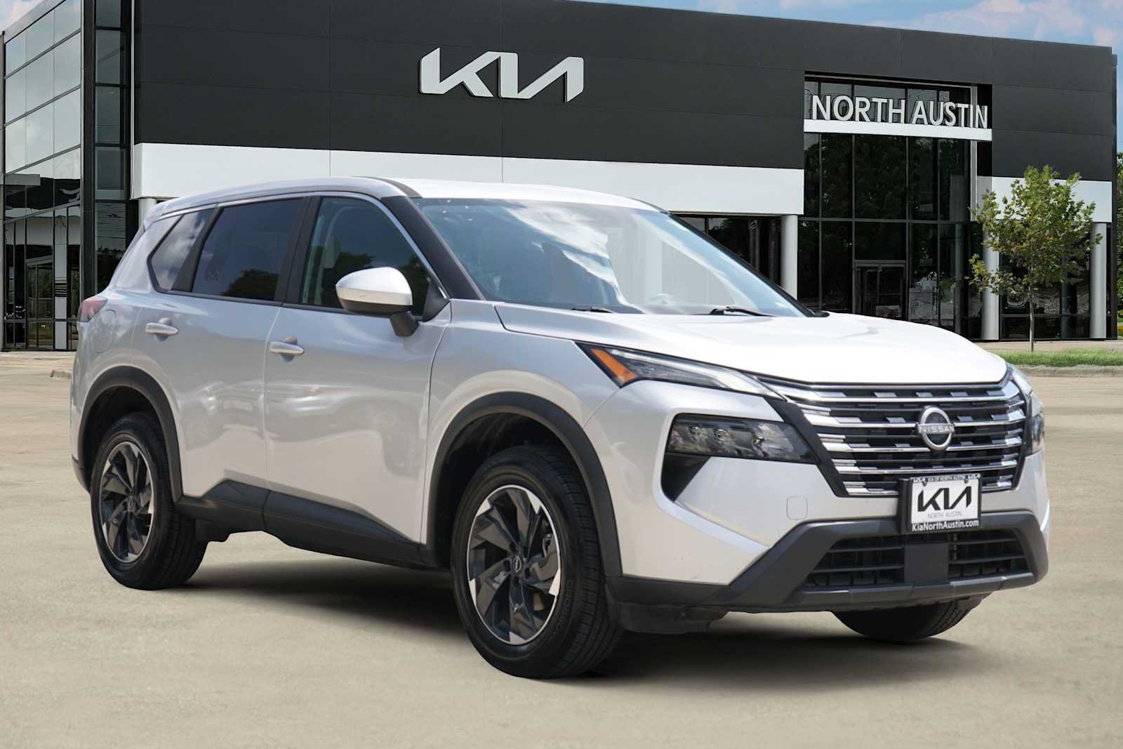 Used 2024 Nissan Rogue SV AWD/4WD image 6