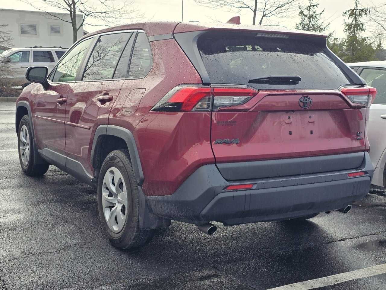 Used 2022 Toyota RAV4 LE image 5